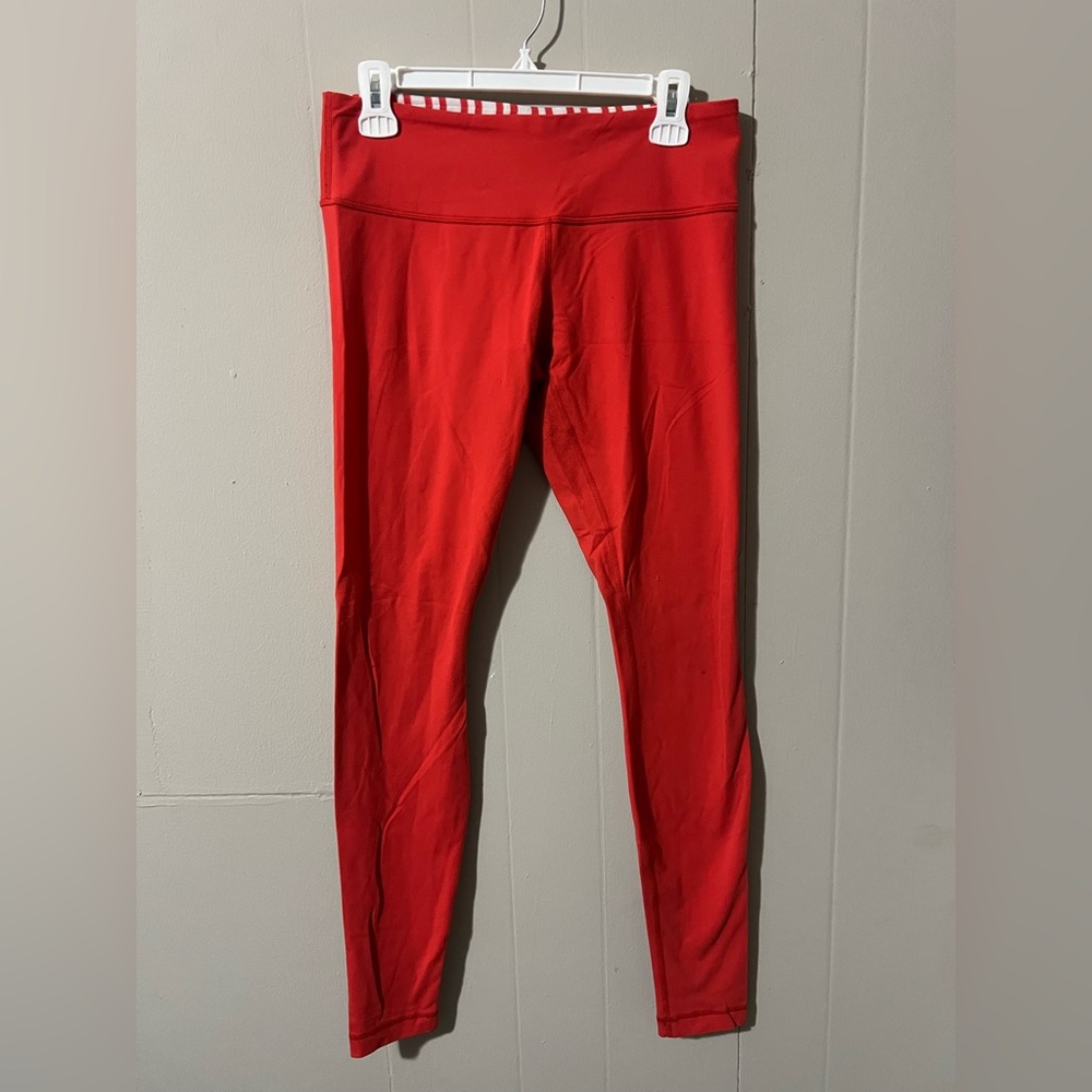 Y2K style lululemon wonder trainer leggings
